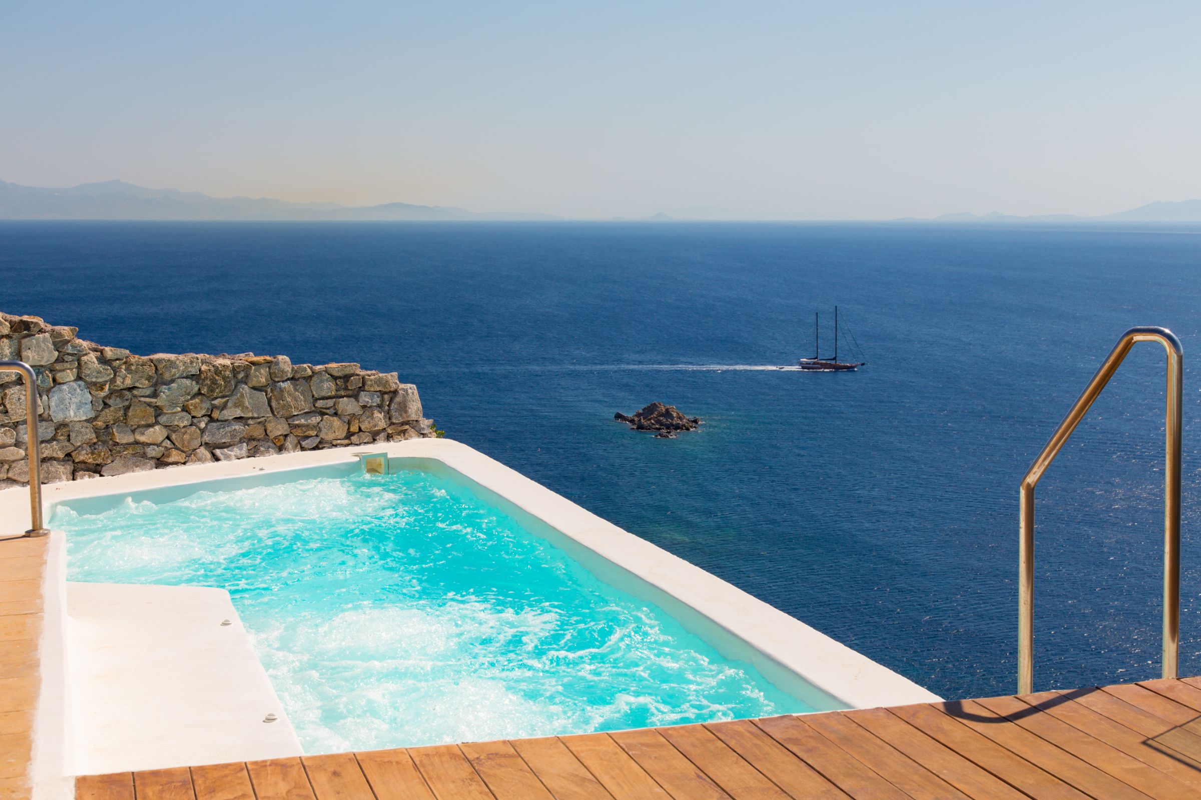 mykonos villas jacuzzi