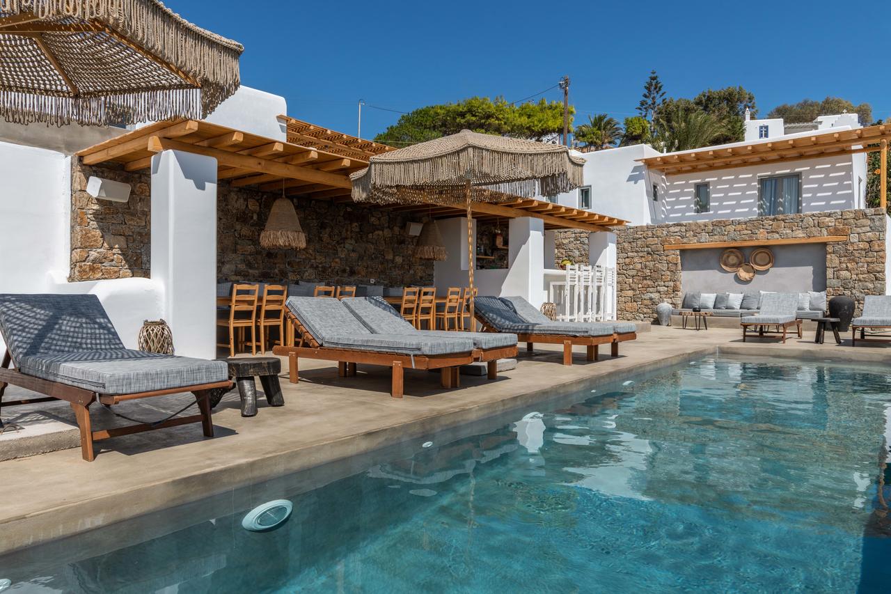 villas private pools mykonos