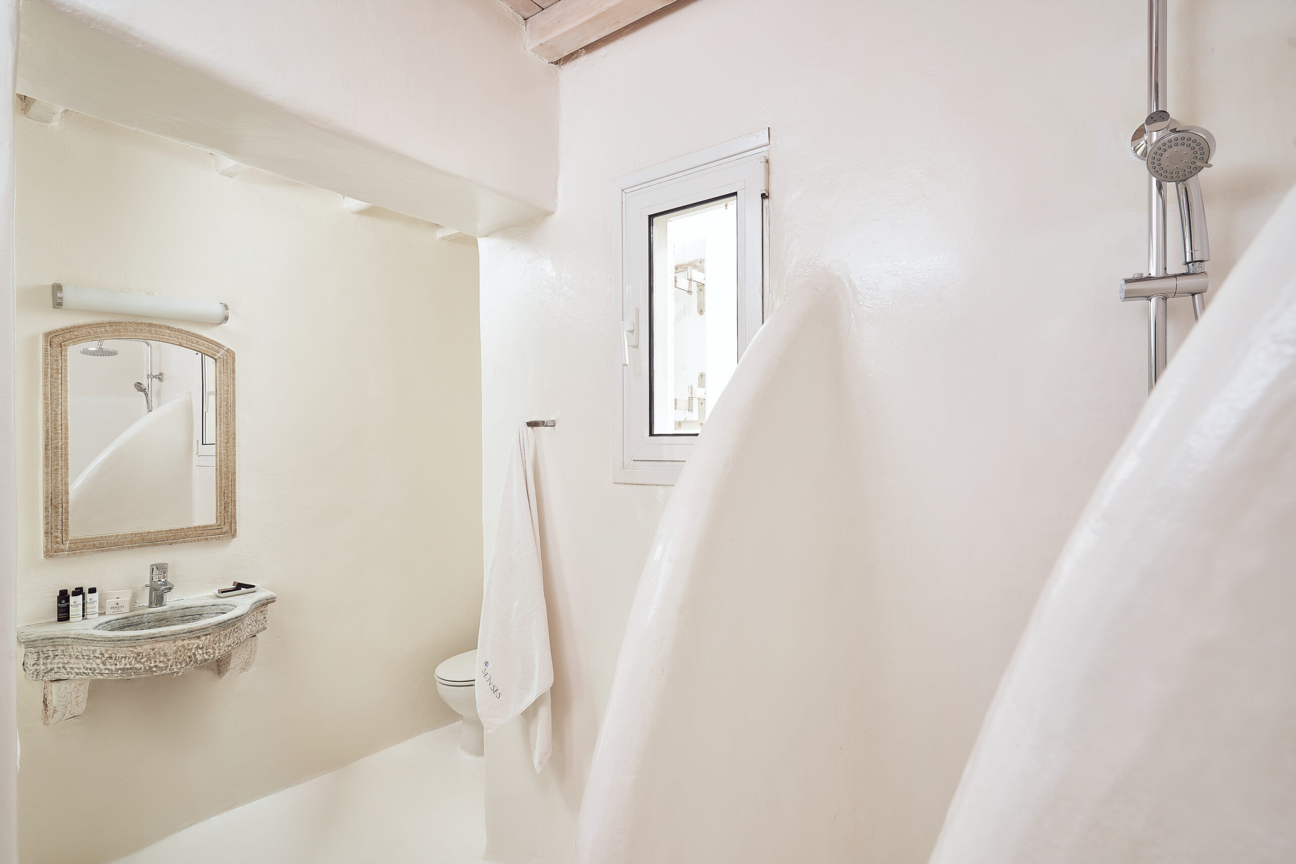 bathrooms mykonos villas