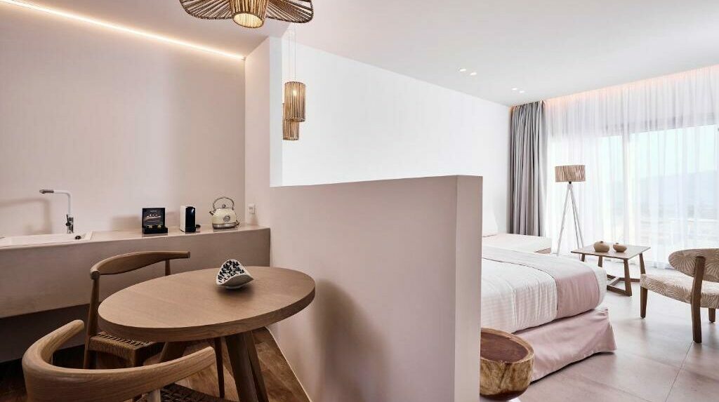 milos luxury suites