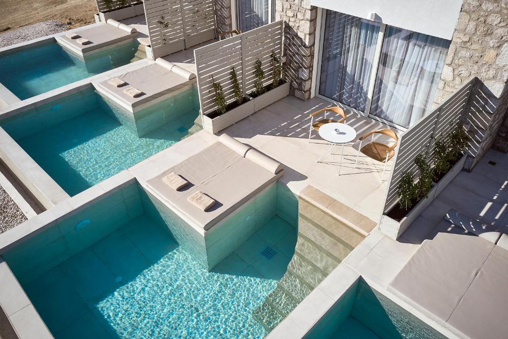 milos suites private pools