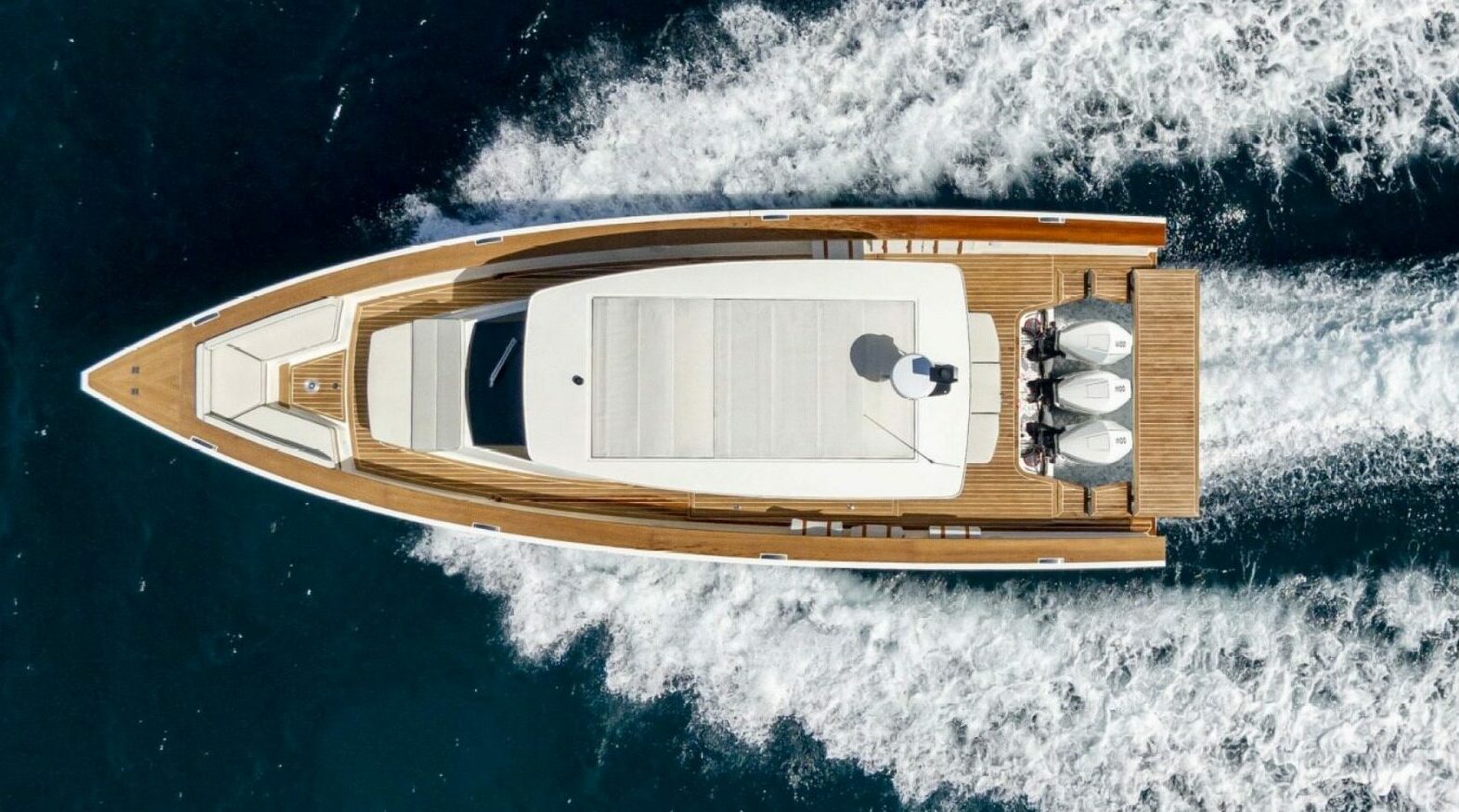 mykonos boat yacht chater
