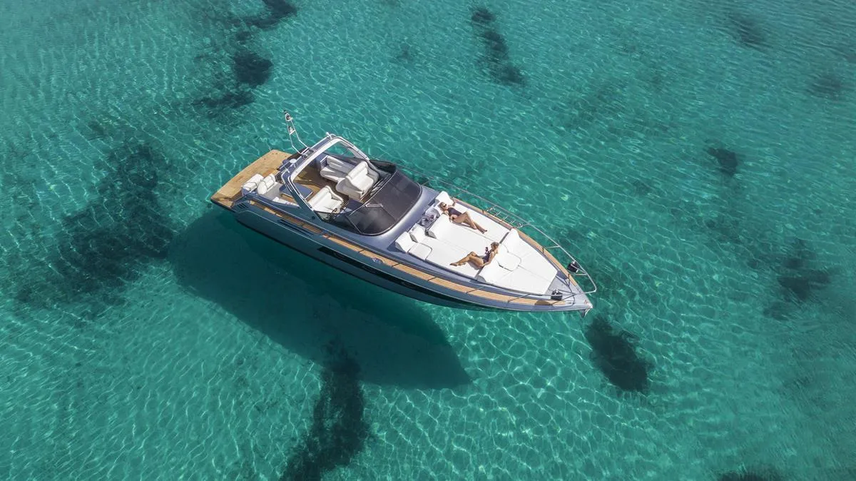 yacht power boat charter