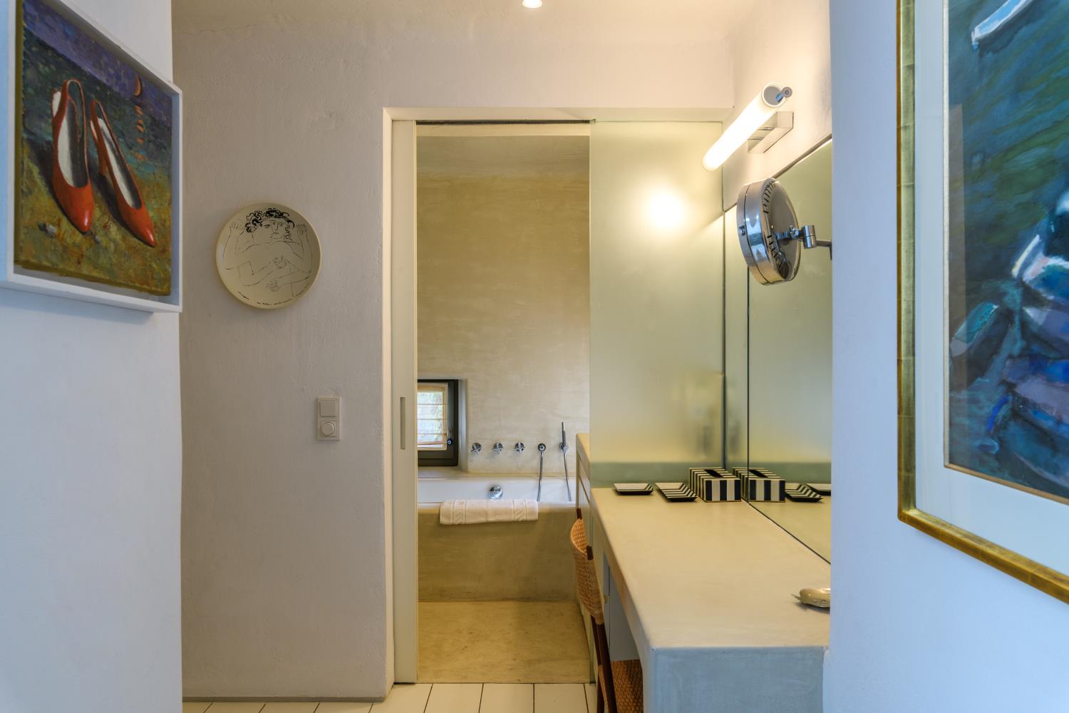 villa katerina Mykonos town shower room