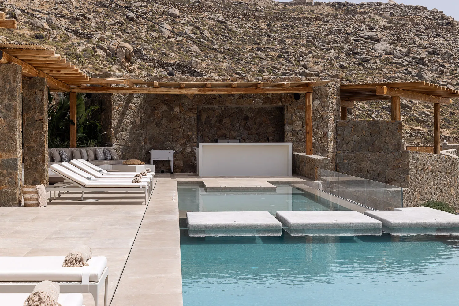 large villas in mykonos