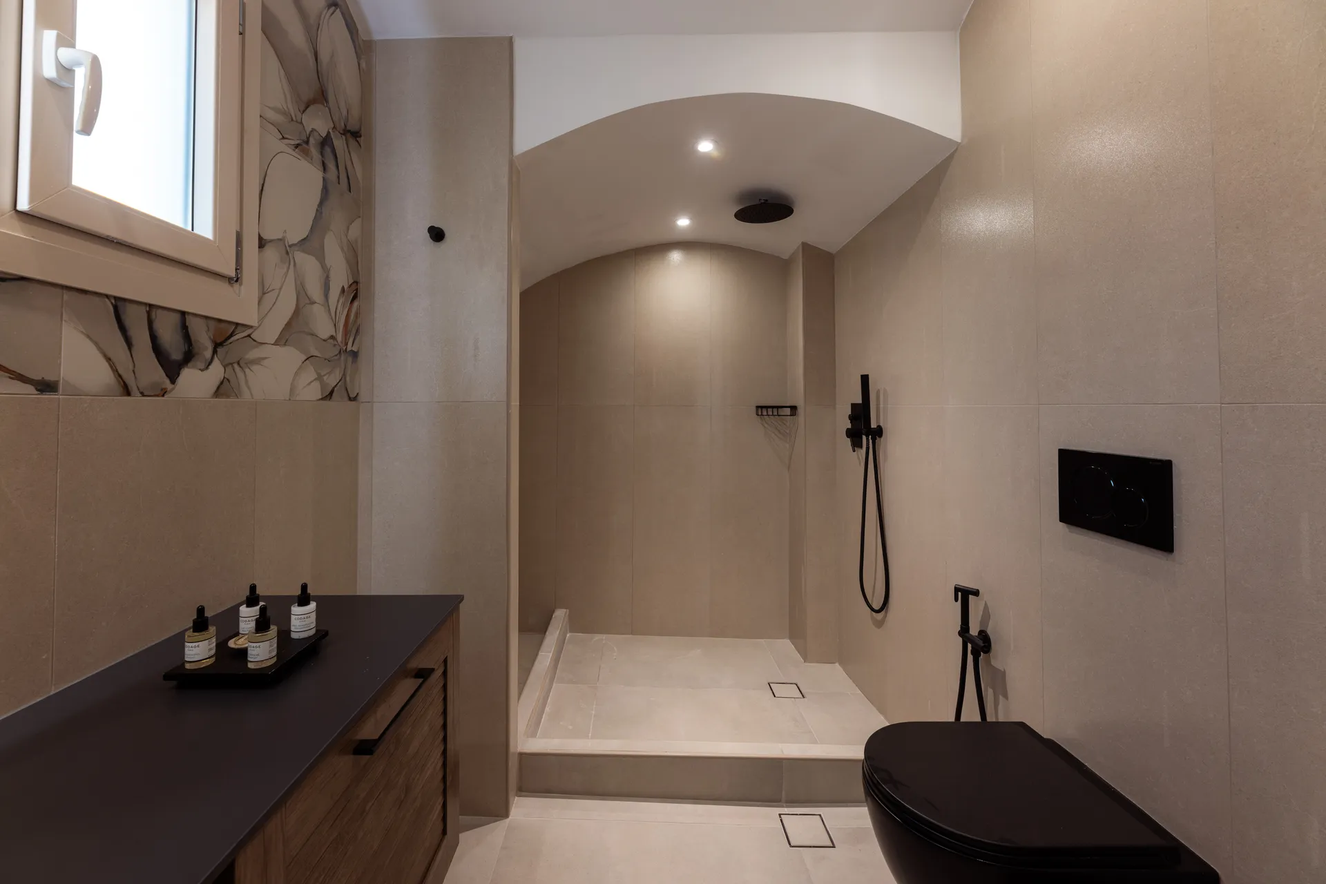 orkos sun villa one shower