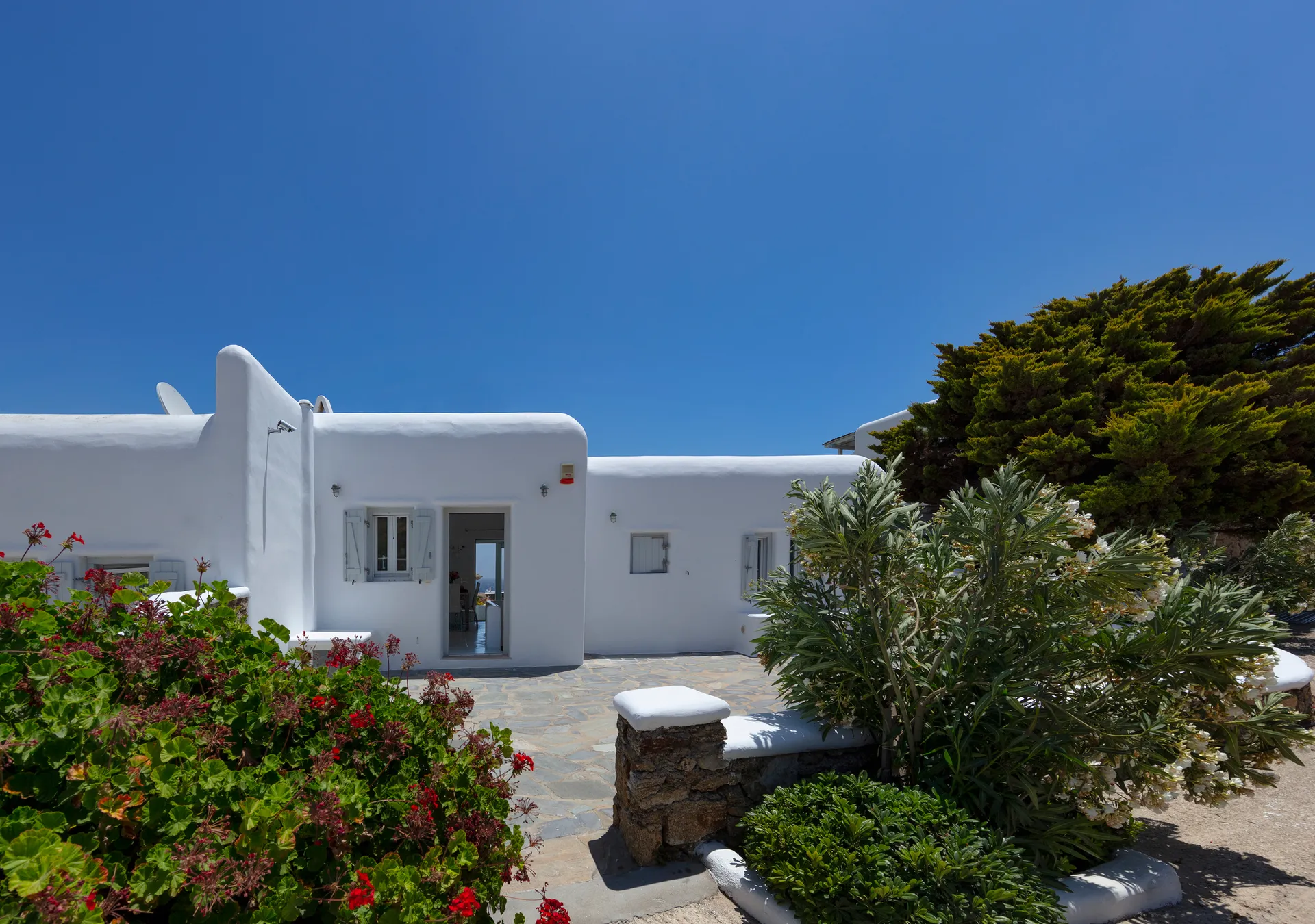 Kalo Livadi beach villas