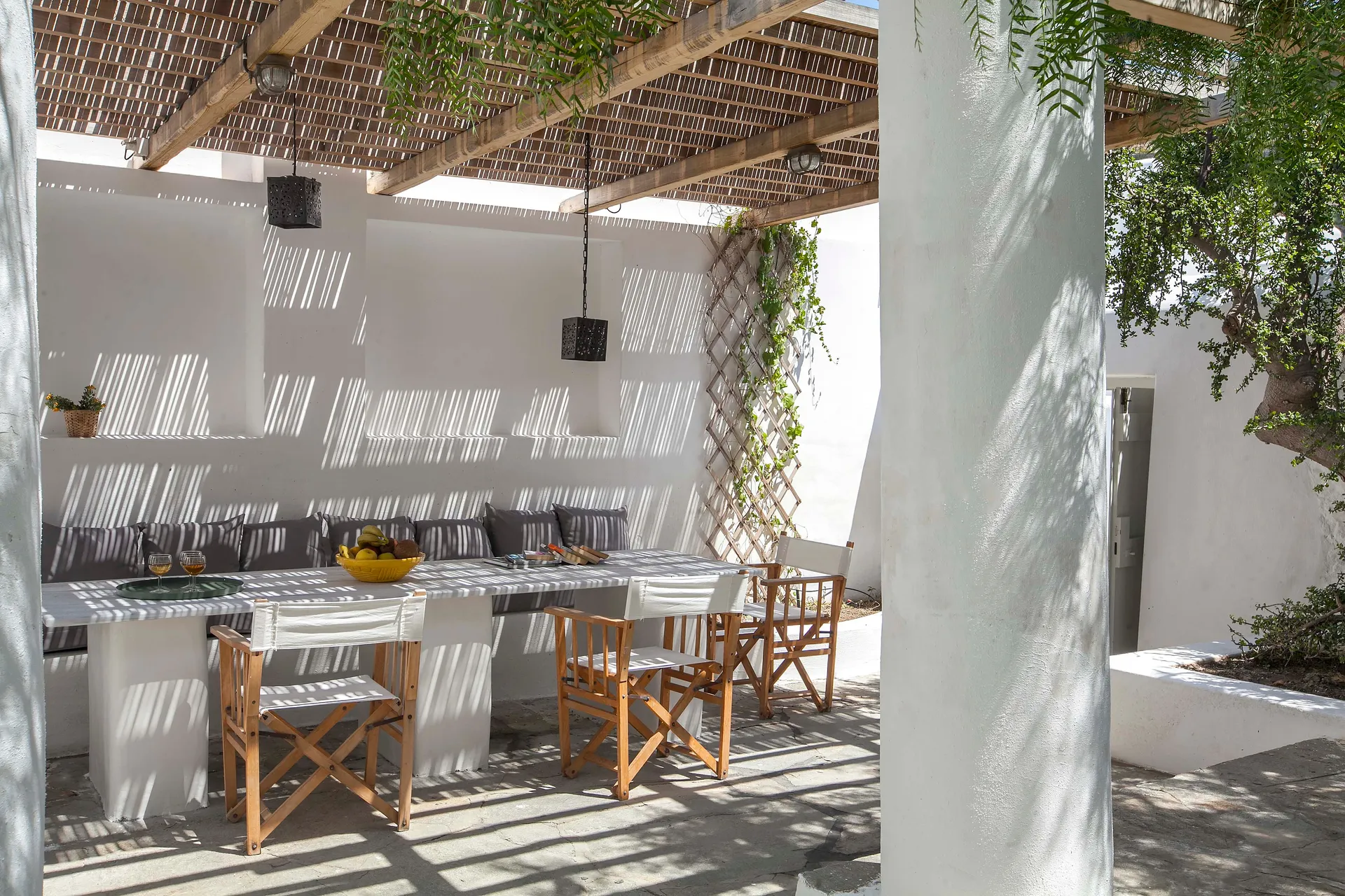 residence mykonos town villa dine area